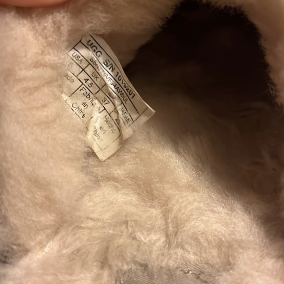 Ugg Aira Sunshine Perf Slippers in Seal, women’s size 6 - Picture 9 of 16